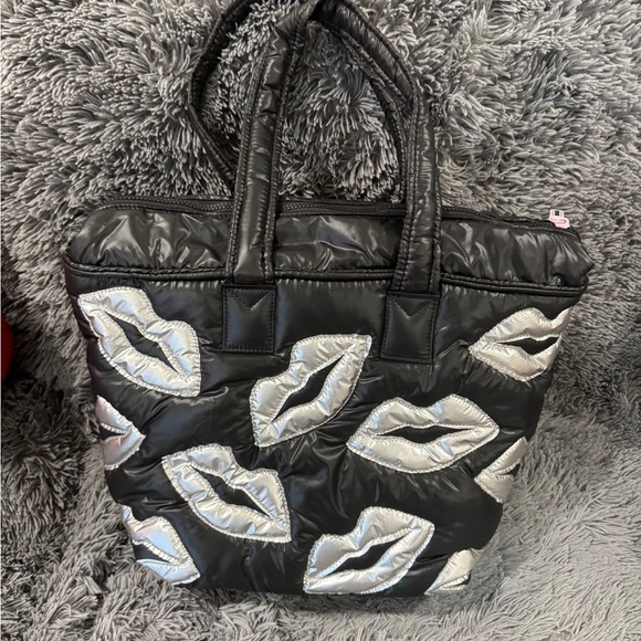 NWT Wildfox Silver Lips Tote Bag – Black Quilted Nylon - Picture 2 of 5